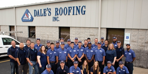 Group photo of employees at Dale's Roofing