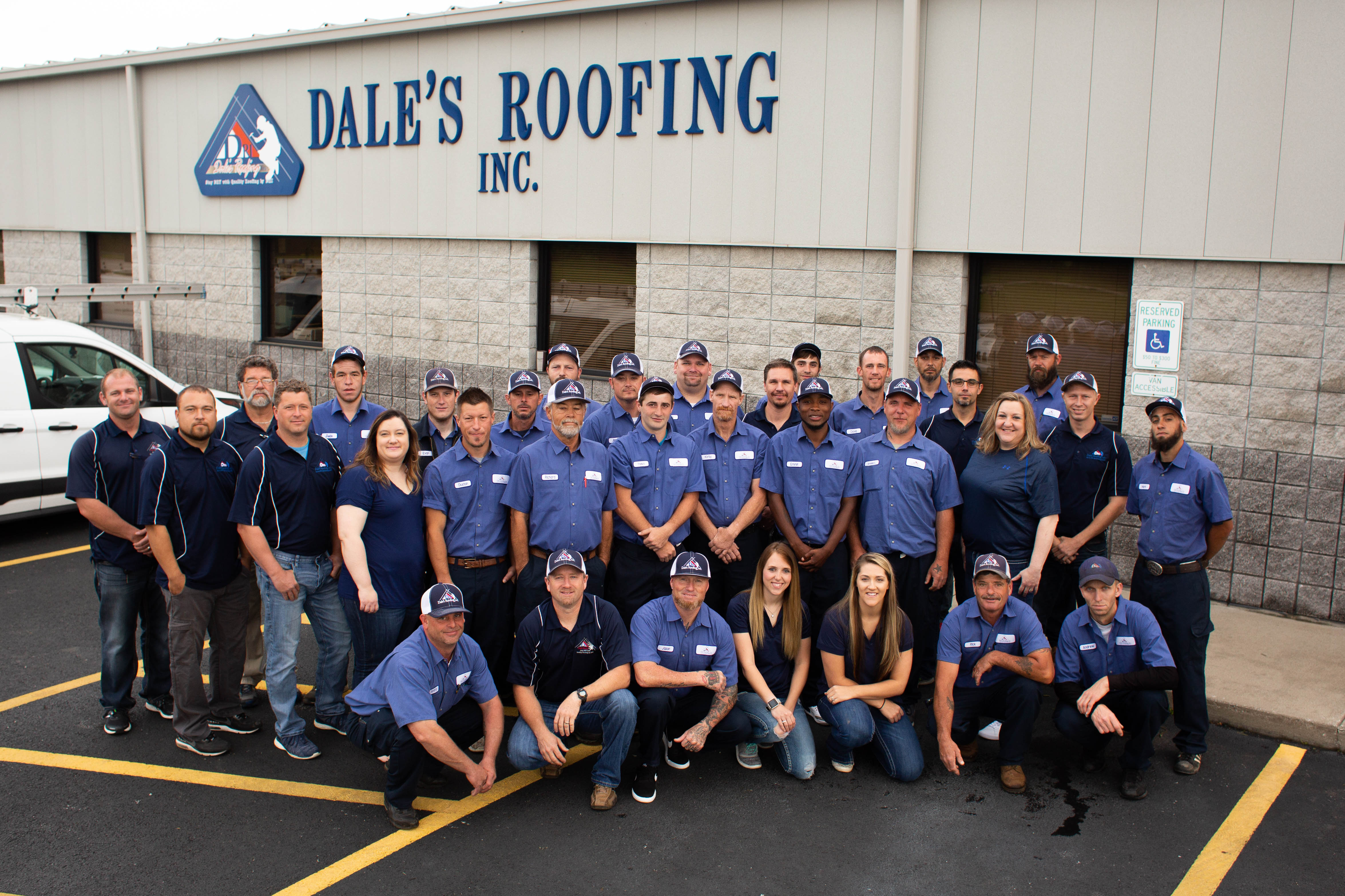 Group photo of employees at Dale's Roofing